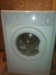 Продам стиральную машину Indesit.