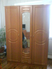 продается шкаф трехдверный,